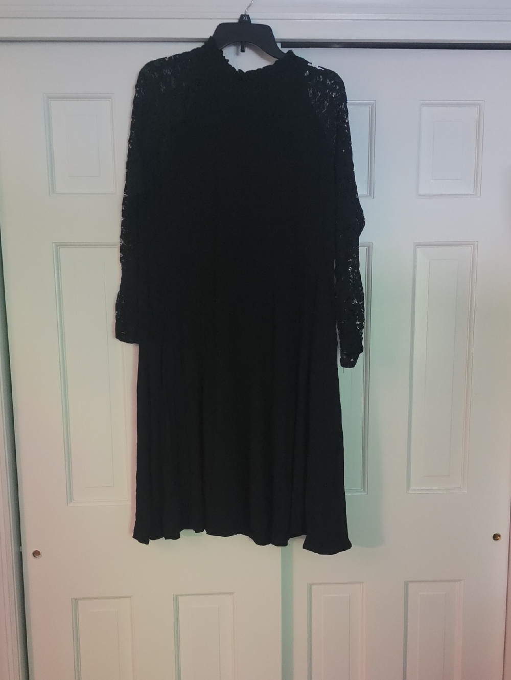 Black Lace Long-Sleeve Midi Dress